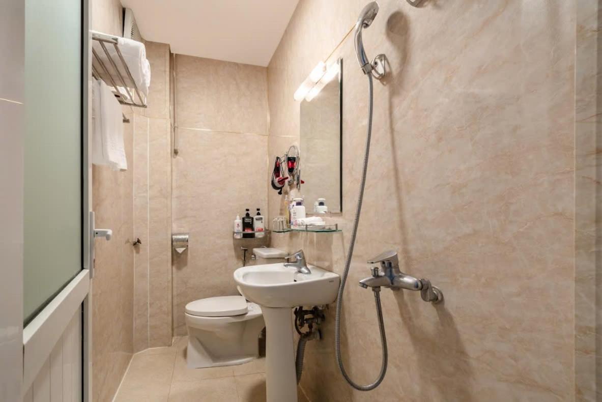 A25 Hotel - 80 Mai Hac De Hanoi Bagian luar foto